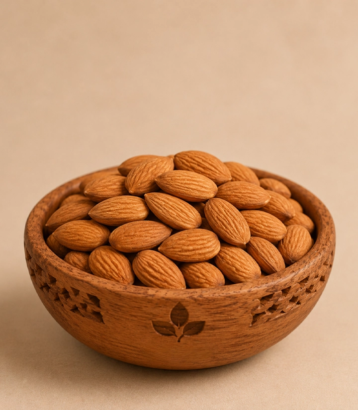 عکس کوچک مغز بادام شیرین کره گیری ایرانی